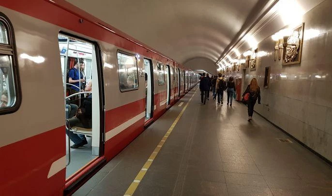 Секреты метро: кто и как объявляет станции - tvspb.ru
