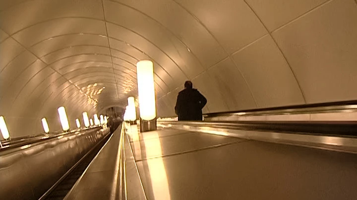 В метро Петербурга объяснили причины тотального досмотра на 4 станциях - tvspb.ru