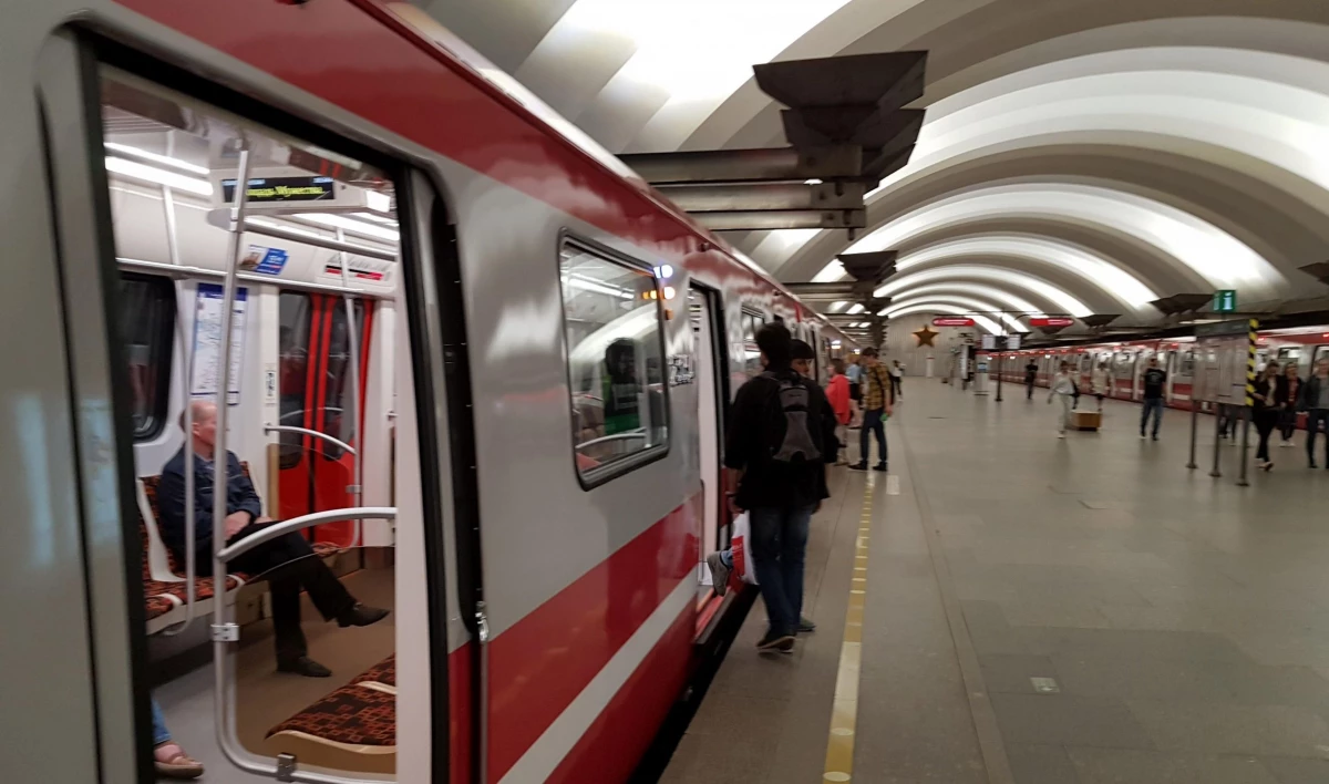Пассажиров петербургского метро не будут штрафовать за забытые вещи - tvspb.ru