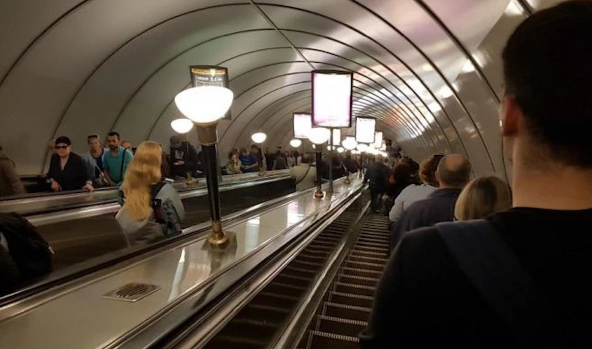 Петербуржцы стали меньше ездить в метро из-за коронавируса - tvspb.ru