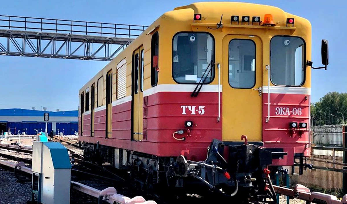 В петербургском метро рассказали, почему вагоны спецпарка окрашены в красно-желтый цвет - tvspb.ru