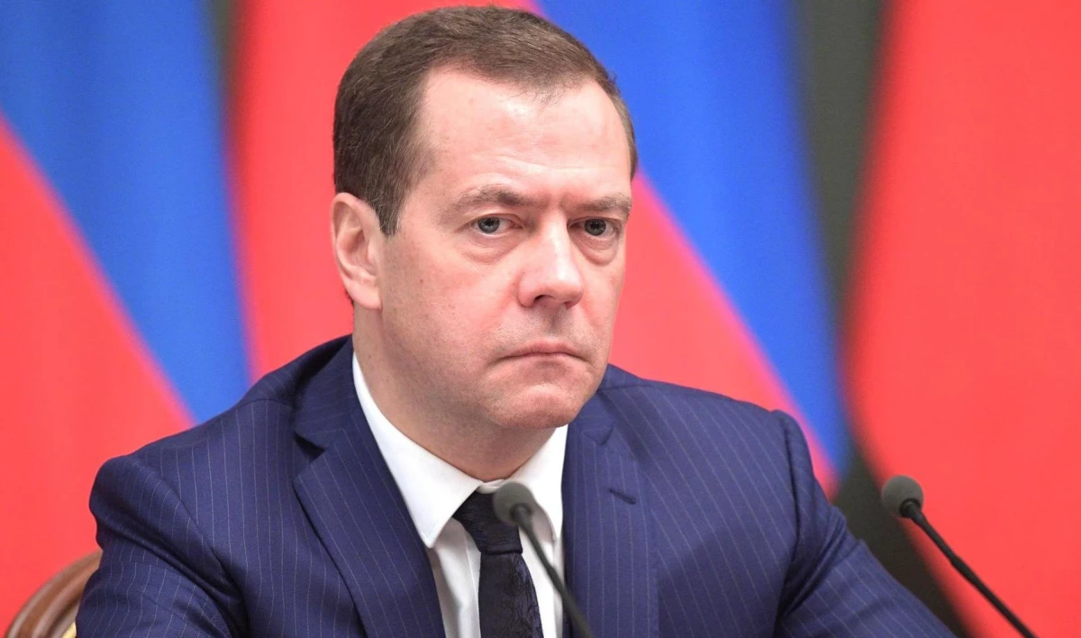 Медведев утвердил обязанности между своими заместителями - tvspb.ru