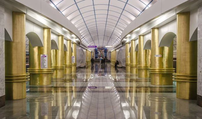 В петербургском метро объяснили, почему на станциях разное освещение - tvspb.ru