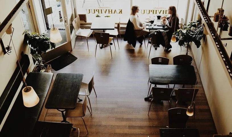 Сокращение посадочных мест и долгое восстановление. Что ждет ресторанный бизнес после пандемии - tvspb.ru