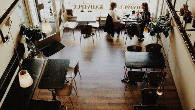 В Роспотребнадзоре рассказали, что первыми после самоизоляции следует открыть кафе площадью до 50 кв. м