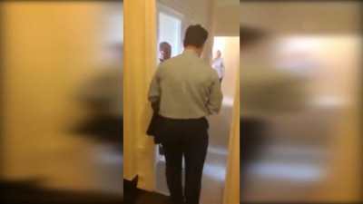 Опубликовано видео «осмотра» российской дипмиссии в США сотрудниками ФБР