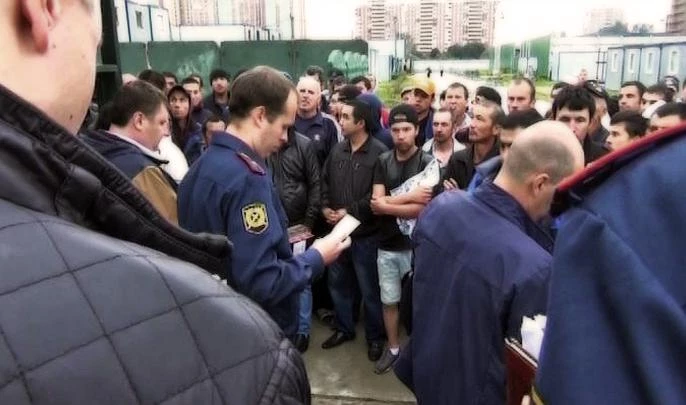 В Петербурге оштрафовали строительную компанию за мигрантов, работающих без патентов - tvspb.ru