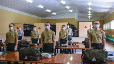 В России вакцинируют всех призывников