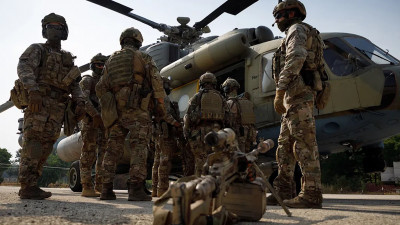 По просьбе Макрона и Шольца Россия откроет гуманитарный коридор из Мариуполя в Запорожье