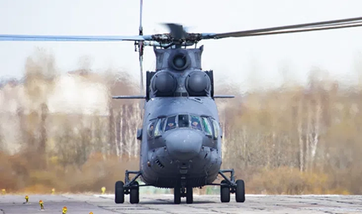 Вертолетчики ЗВО доставят в гатчинский госпиталь истребитель Су-27 - tvspb.ru