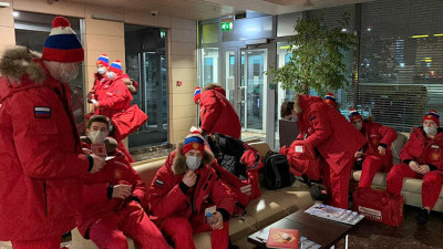 Молодежная сборная России по хоккею прилетела в Канаду на чемпионат мира