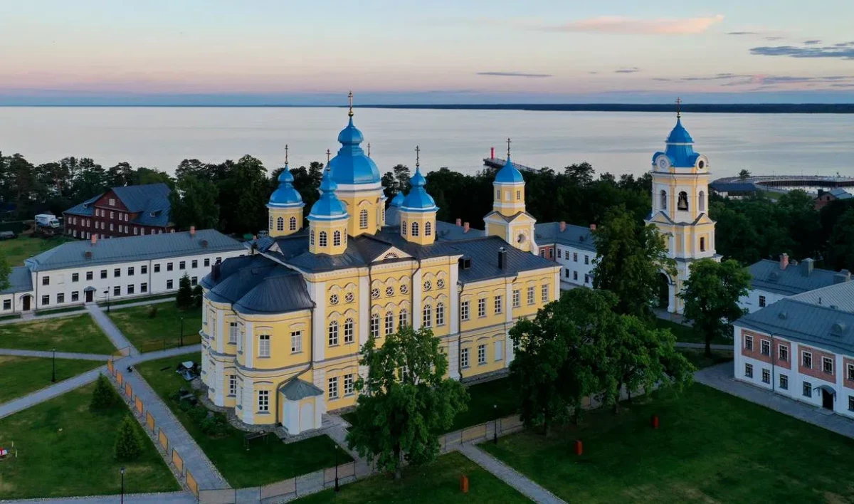 Владимир Путин посетил Коневский монастырь в Ленобласти - tvspb.ru