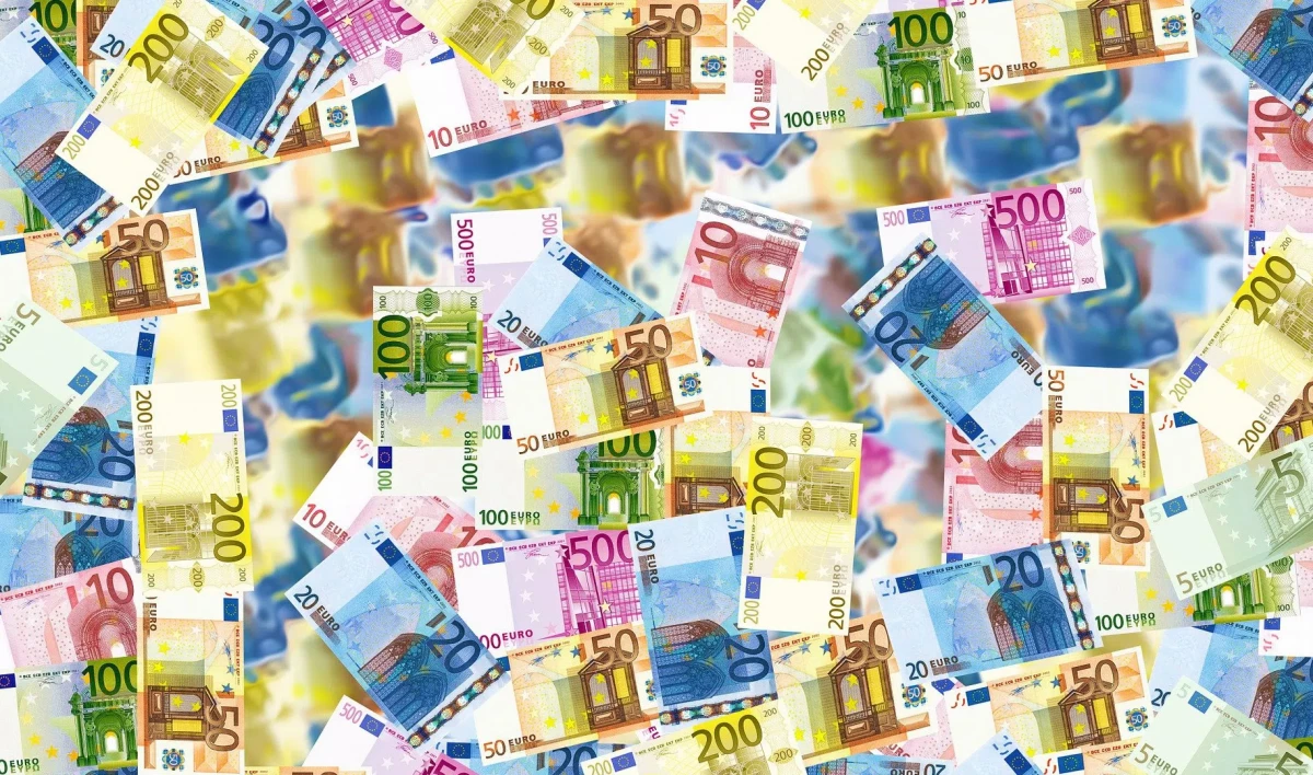 ЕС запретил поставлять евро в Россию - tvspb.ru