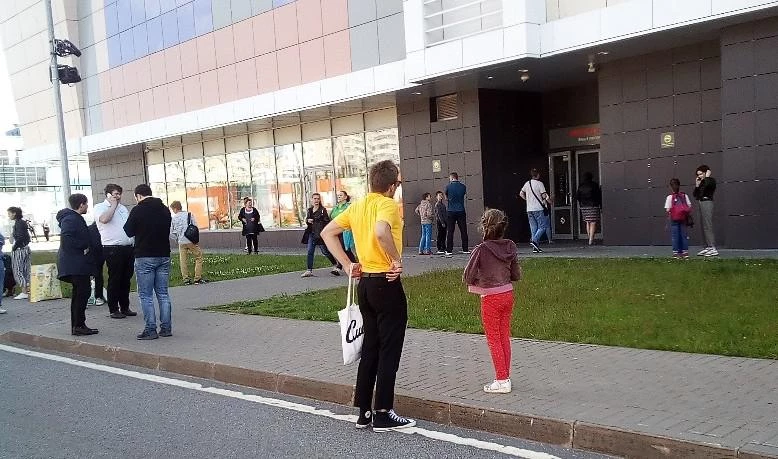 В Петербурге эвакуировали посетителей ТЦ «Монпансье» - tvspb.ru