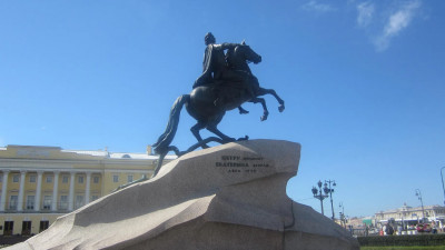 Путешествие сквозь время: петербуржцам покажут, как отмечали 200-летие Петра I