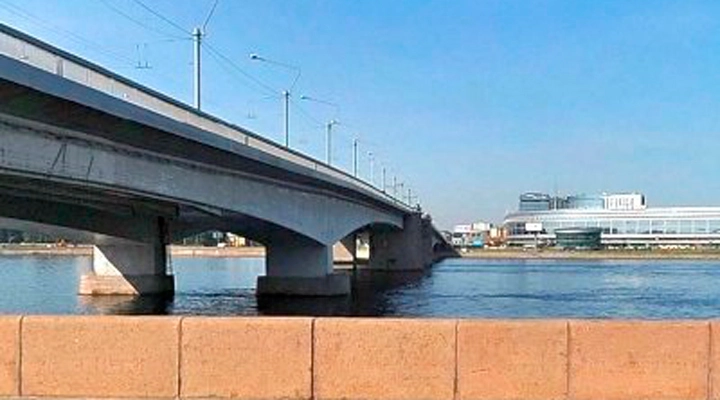 Полицейские Петербурга пытаются опознать девушку, упавшую с моста Александра Невского - tvspb.ru