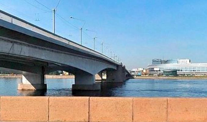 С понедельника ограничат движение транспорта по мосту Александра Невского - tvspb.ru