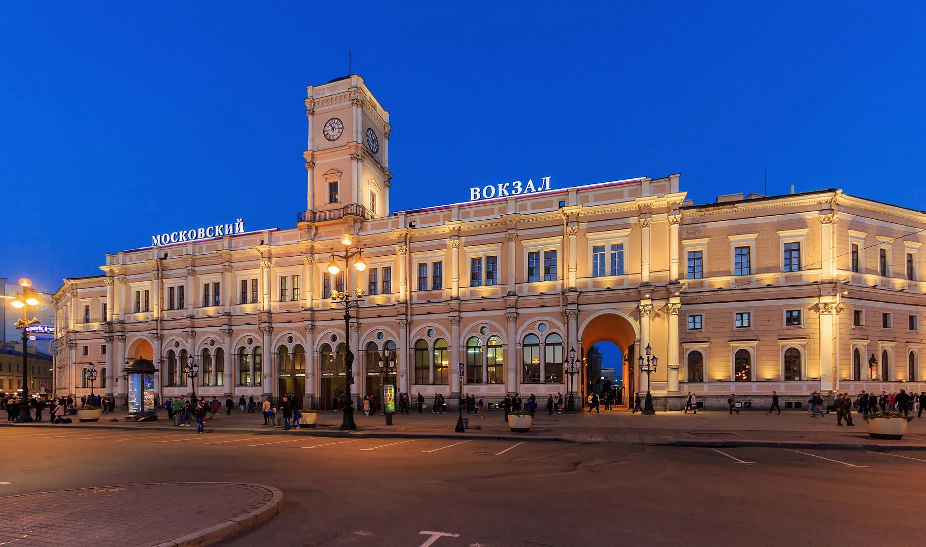 Около московского вокзала