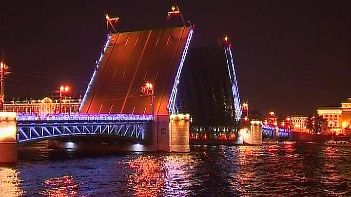В ночь на четверг Дворцовый и Благовещенский мосты разведут на полчаса раньше обычного - tvspb.ru