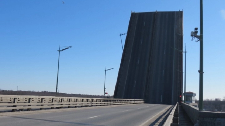 Ладожский мост на трассе «Кола» разведут дважды за день - tvspb.ru