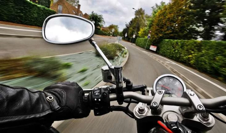 На Волхонском шоссе в ДТП тяжело пострадал мотоциклист - tvspb.ru