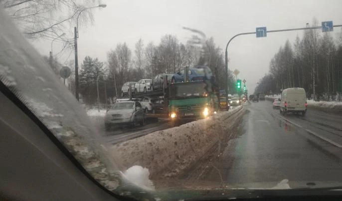 Движение по Выборгскому шоссе в сторону Петербурга затруднено из-за ДТП - tvspb.ru