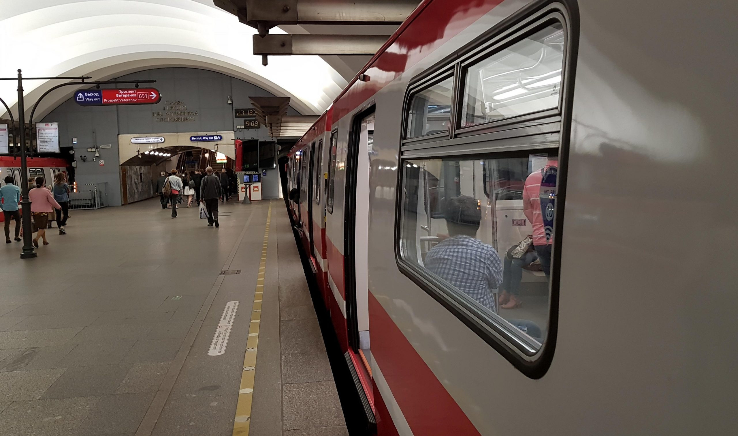 Проезд в петербургском метро по картам «Мир» и «ЕКП» станет дешевле в сентябре