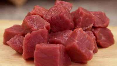 Выдерживают соление, копчение и варку: Роспотребнадзор предупредил о личинках трихинелл в мясе