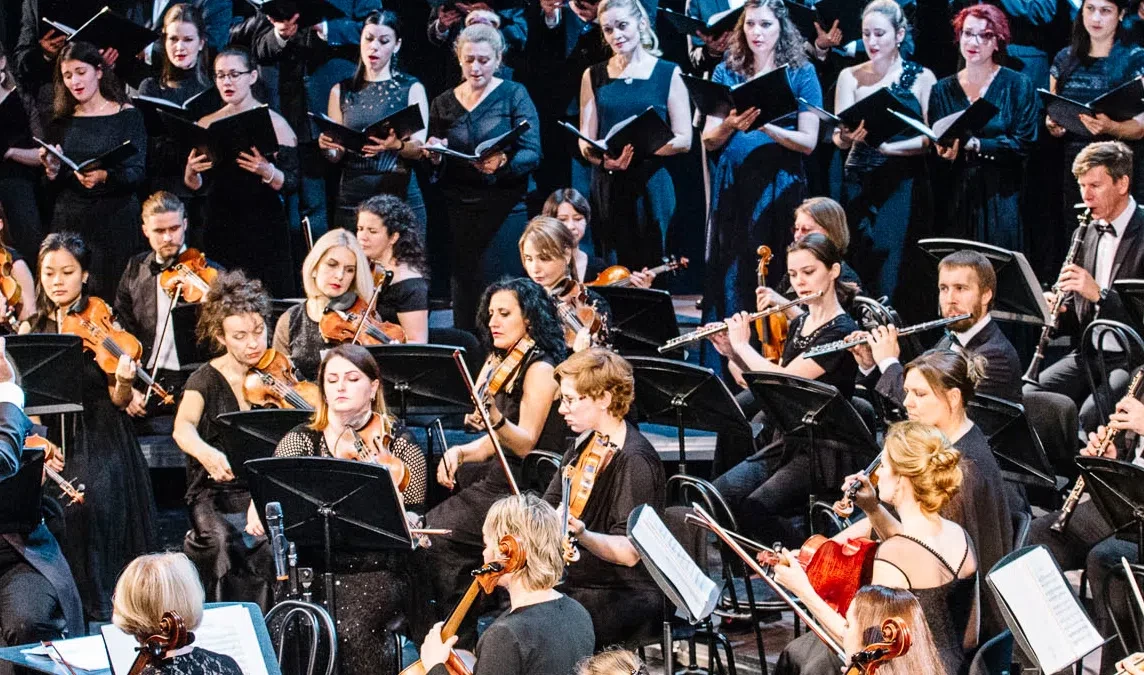 На большой сцене театра «Мюзик-Холл» оркестр «Северная Симфония» откроет новый сезон - tvspb.ru