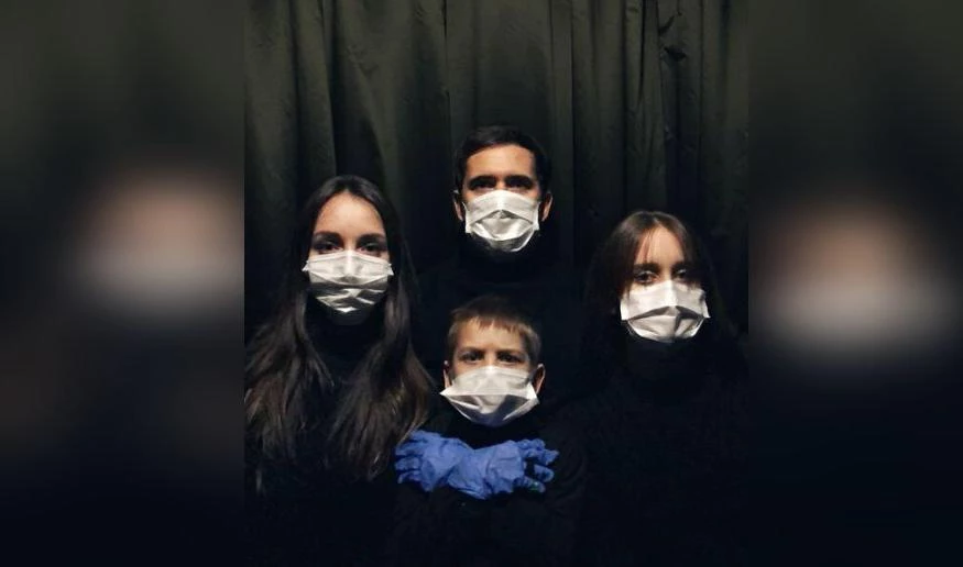 Александр Кержаков с семьей воссоздал обложку альбома группы Queen - tvspb.ru