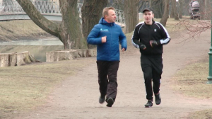Поэт Роман Гонза на бегу о метапанке, проекте «Человек к человеку» и тёмной стороне искусства
