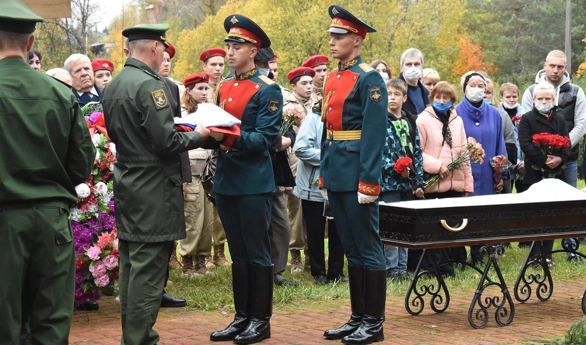 В Ленобласти военнослужащие ЗВО отдали почести на похоронах героя Советского Союза Александра Семенова - tvspb.ru