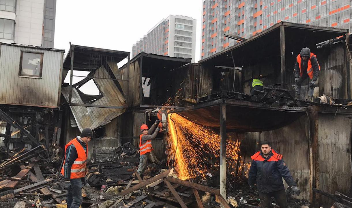 В Петербурге снесли незаконный строительный городок | Телеканал  Санкт-Петербург