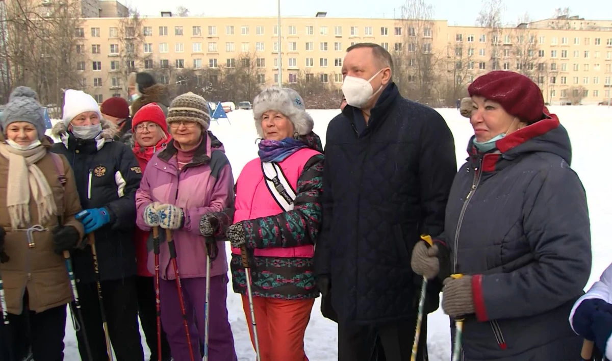 Александр Беглов оценил спортивную площадку на Пражской улице - tvspb.ru
