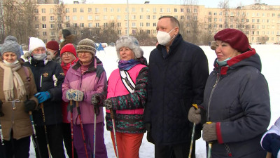 Александр Беглов оценил спортивную площадку на Пражской улице
