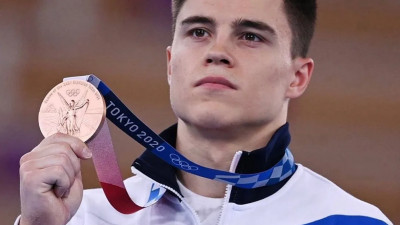 Российский гимнаст завоевал бронзу в упражнениях на перекладине на Олимпиаде