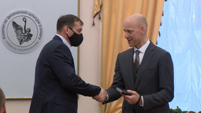Спортивным деятелям Петербурга вручили награды