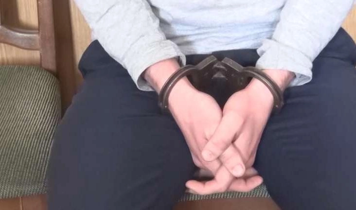 Полицейские задержали подозреваемого в ограблении мужчины на проспекте Художников - tvspb.ru
