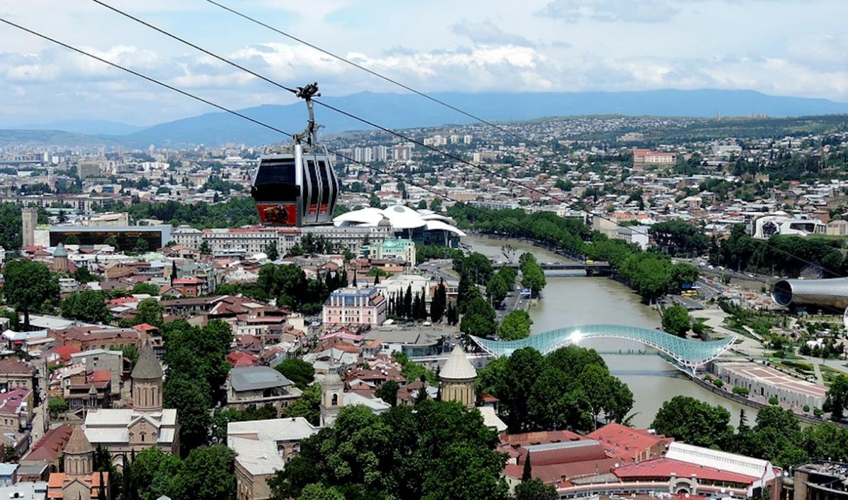 В Тбилиси пожаловались на приостановку туристического потока из России - tvspb.ru