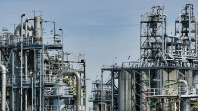 Нефть марки Brent на открытии торгов потеряла 31%