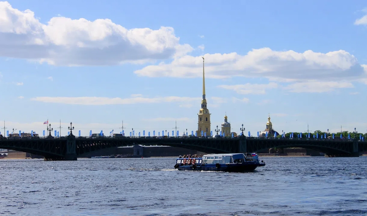 В Петербурге запускают регулярный кольцевой маршрут водного общественного транспорта - tvspb.ru