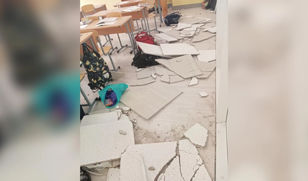 В петербургской школе во время урока обрушился потолок - tvspb.ru
