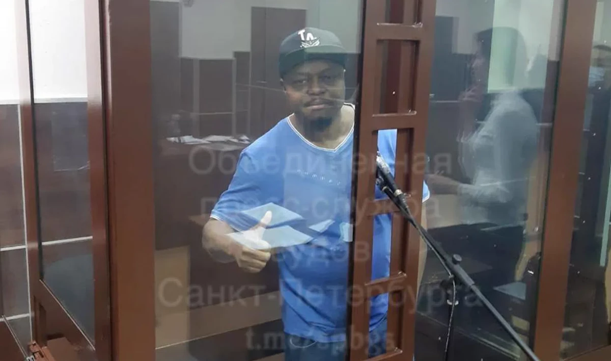 «Продавшие» футболиста в европейский клуб нигерийцы еще на три месяца останутся под стражей - tvspb.ru
