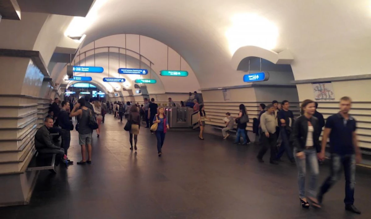 «Невский проспект» и переход закрывали в утренний час пик - tvspb.ru