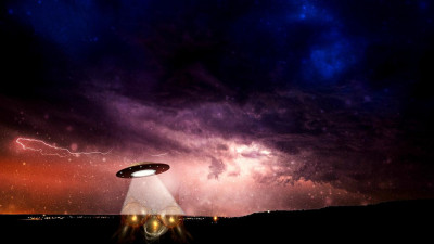 Ученые прокомментировали неопознанные летающие объекты на видео петербургского космонавта