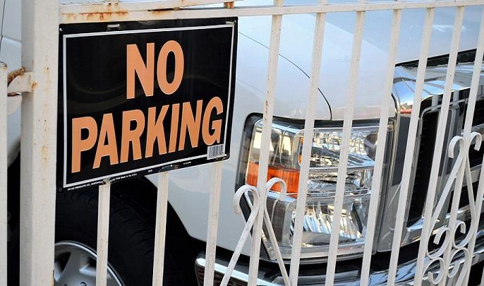 Петербуржцев ожидают запреты на парковку у гостиниц, вокзалов и «Пулково» во время ПМЭФ-2018 - tvspb.ru