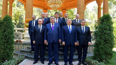 Путин принял участие в заседании Совета глав СНГ