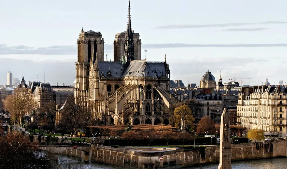 В Париже завершили работы по укреплению собора Нотр-Дам - tvspb.ru