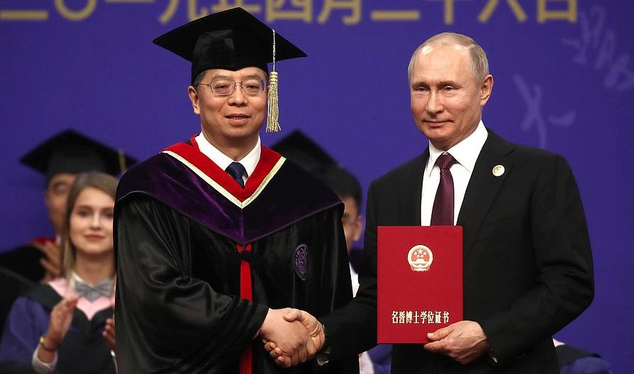 Путин стал почетным доктором университета Цинхуа - tvspb.ru