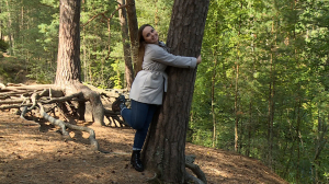 С любовью к природе и спорту. Петербуржцы готовятся к чемпионату мира по обниманию деревьев